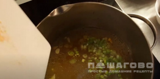 Фото приготовления рецепта: Суп кимчи с яйцом, тофу и древесными грибами моэр - шаг 7