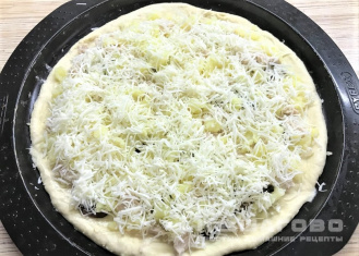 Фото приготовления рецепта: Пицца с картофелем - шаг 7