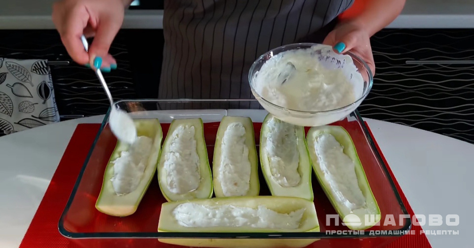 Фото приготовления рецепта: Фаршированные кабачки с фаршем, запеченные в духовке - шаг 14