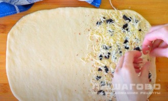 Фото приготовления рецепта: Гриссини с чесноком и сыром - шаг 4