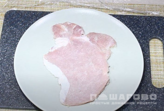 Фото приготовления рецепта: Шницель из свинины на сковороде - шаг 3