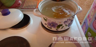 Фото приготовления рецепта: Суп с рыбными фрикадельками - шаг 5
