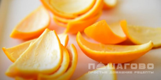 Фото приготовления рецепта: Цукаты из апельсиновых корок - шаг 2