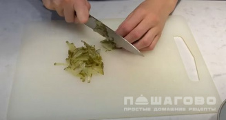 Фото приготовления рецепта: Азу по-татарски из говядины с солеными огурцами - шаг 1