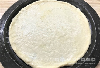 Фото приготовления рецепта: Пицца с картофелем - шаг 4
