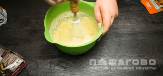 Фото приготовления рецепта: Заливной пирог с капустой на майонезе и сметане - шаг 2