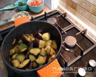 Фото приготовления рецепта: Овощное рагу с баклажанами - шаг 4