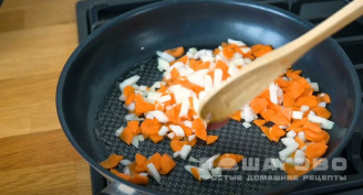 Фото приготовления рецепта: Суп с фрикадельками с рисом - шаг 8