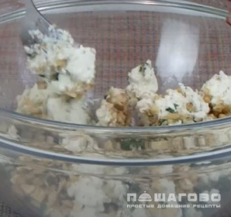 Фото приготовления рецепта: Салат из свеклы и чернослива - шаг 4