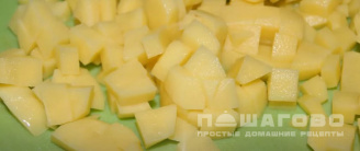 Фото приготовления рецепта: Вегетарианский сырный суп - шаг 2