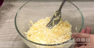 Фото приготовления рецепта: Сырные палочки из лаваша - шаг 1
