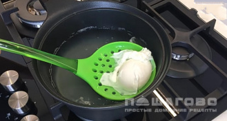 Фото приготовления рецепта: Яйцо пашот - шаг 5