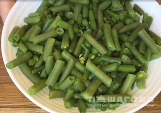 Фото приготовления рецепта: Теплый салат из зеленой фасоли - шаг 1