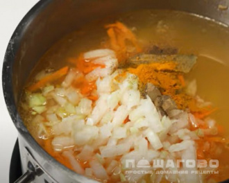 Фото приготовления рецепта: Суп гороховый с курицей - шаг 2