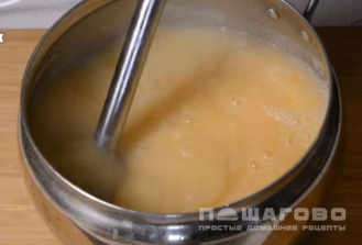 Фото приготовления рецепта: Картофельный суп-пюре с грибами шампиньонами - шаг 8