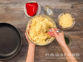 Фото приготовления рецепта: Запеканка на сковороде с жареным картофелем - шаг 2