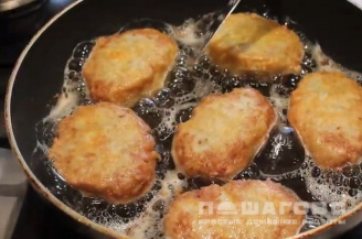 Фото приготовления рецепта: Щучьи котлеты с картофельным пюре - шаг 6