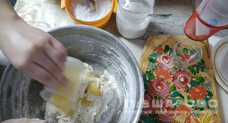 Фото приготовления рецепта: Сладкие пирожки с калиной - шаг 5