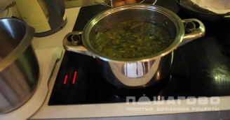 Фото приготовления рецепта: Холодный щавелевый суп - шаг 3