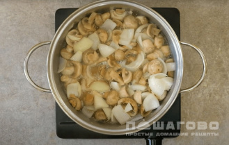 Фото приготовления рецепта: Грибы в остром маринаде - шаг 2