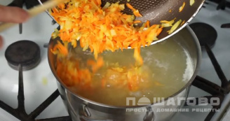 Фото приготовления рецепта: Нежный куриный суп-пюре с сыром - шаг 5