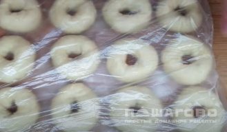 Фото приготовления рецепта: Пончики сладкие - шаг 9