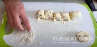 Фото приготовления рецепта: Сладкие сырники с изюмом для детей - шаг 6