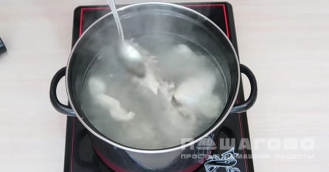 Фото приготовления рецепта: Суп с клецками на курином бульоне - шаг 7