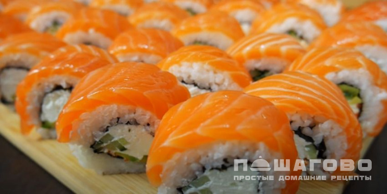 Роллы с семгой, сыром и огурцом