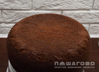 Фото приготовления рецепта: Самый шоколадный торт в мультиварке - шаг 7