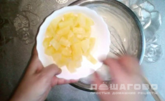 Фото приготовления рецепта: Бланманже с ананасом - шаг 4