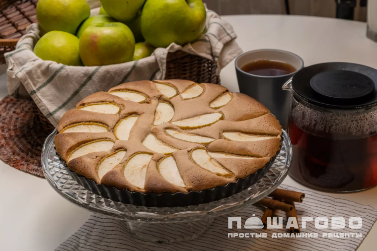 Шарлотка с корицей