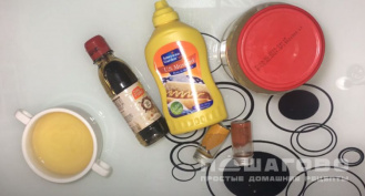 Фото приготовления рецепта: Американская горчица с медом и майонезом - шаг 1