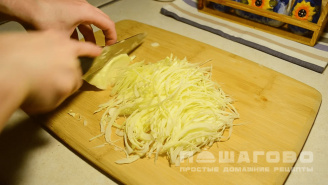 Фото приготовления рецепта: Салат из капусты как в столовой - шаг 1
