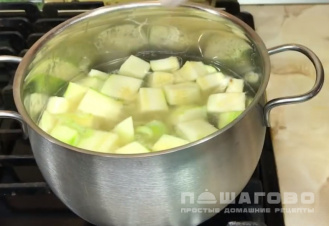 Фото приготовления рецепта: Крем-суп из зеленого горошка - шаг 3