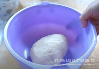 Фото приготовления рецепта: Чебуреки с капустой - шаг 1