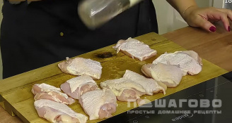 Фото приготовления рецепта: Курица с грибами в сливках - шаг 1