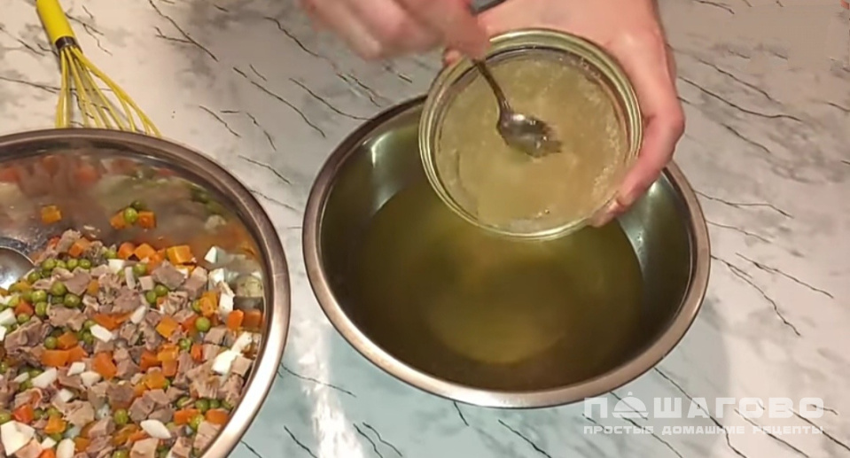 Фото приготовления рецепта: Желе мясное - шаг 7