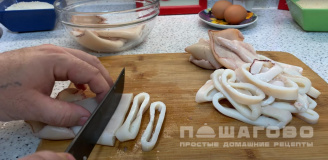 Фото приготовления рецепта: Жареные кольца кальмара - шаг 3
