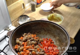 Фото приготовления рецепта: Плов с телятиной и карри - шаг 10