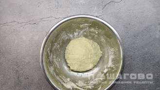 Фото приготовления рецепта: Осетинский пирог с картошкой и сыром (Картофджин) - шаг 4