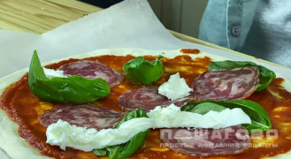 Фото приготовления рецепта: Неаполитанская пицца - шаг 14
